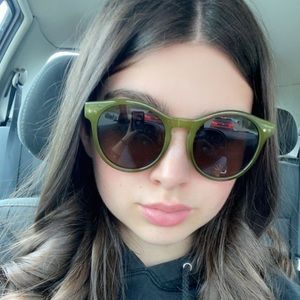 Meet your Posher, Julia